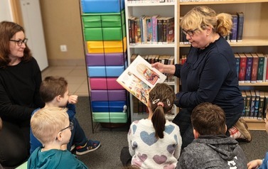 Dzieci z przedszkola  &rdquo;Mądra S&oacute;wka&rdquo; w bibliotece! 2