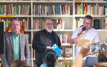 Spotkanie z Arturem Barcisiem w Bibliotece Gł&oacute;wnej. 10
