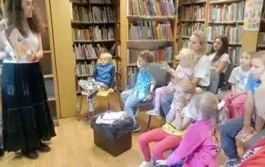 &bdquo;Pobawmy się słowami&rdquo; &ndash; spotkanie autorskie z Izabelą Michtą w Filii nr 6 6