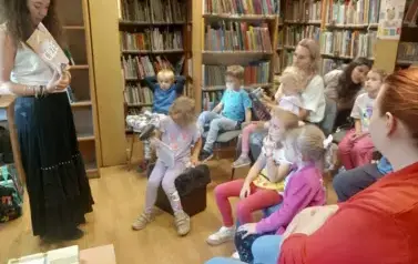 &bdquo;Pobawmy się słowami&rdquo; &ndash; spotkanie autorskie z Izabelą Michtą w Filii nr 6 7