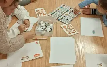 "Chodź, pomaluj m&oacute;j świat" - warsztaty z malowania kamieni w Filii nr 3 3