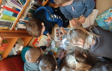 Spotkanie z dziećmi z Przedszkola nr 8 w Filii nr 1 6