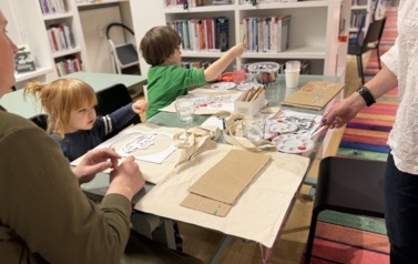 Warsztaty z malowania toreb w Bibliotece Gł&oacute;wnej 1