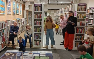 Rozgrywki gry wielkoformatowej z Ałbeną Grabowską w Filii nr 6 11
