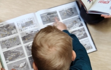 Dzieci z przedszkola  &rdquo;Mądra S&oacute;wka&rdquo; w bibliotece! 5