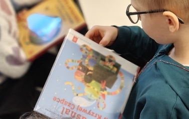 Dzieci z przedszkola  &rdquo;Mądra S&oacute;wka&rdquo; w bibliotece! 8