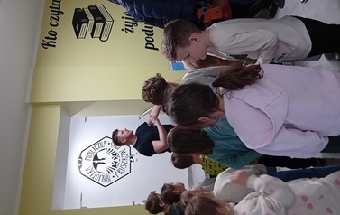 Lekcja biblioteczna ze Strażą Pożarną w Oddziale dla dorosłych Biblioteki Gł&oacute;wnej 2