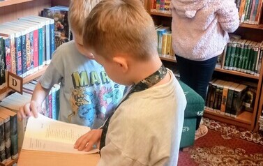 "Książnica Pruszkowska krok po kroku" - lekcja biblioteczna w Filii nr 1 2