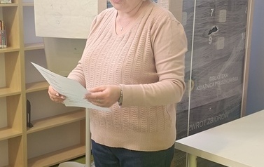 Kolory, poezja i filiżanki &ndash; wyjątkowe warsztaty międzypokoleniowe w Filii nr 4 29