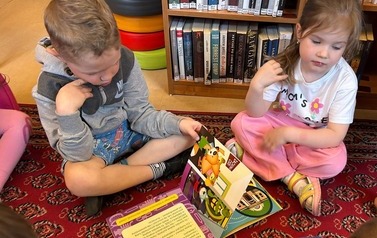 "Bajki o przyjaźni i wsp&oacute;łpracy" w Filii nr 1 4