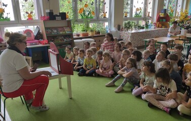 Historia dla najmłodszych z teatrzykiem Kamishibai - Oddział dla Dzieci i Młodzieży 2