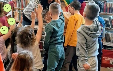 "Kim jest autor, ilustrator i bohater książki" - lekcja biblioteczna w Filii nr 1 4