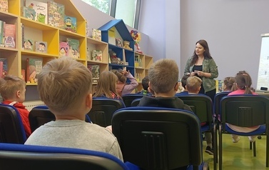 Mały czytelnik w wielkim świecie książek - lekcja biblioteczna dla dzieci z Przedszkola nr 10 w Pruszkowie 15