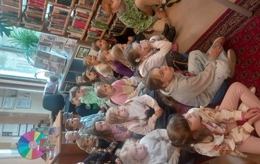 "Zgadnij z jakiej to bajki" - lekcja biblioteczna w Filii nr 1 19
