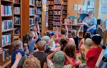 "Książki, kt&oacute;re uczą dobrych manier" - lekcja biblioteczna w Filii nr 1 26