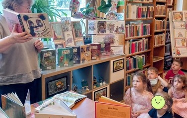 "Książki, kt&oacute;re uczą dobrych manier" - lekcja biblioteczna w Filii nr 1 29