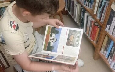 "Szydełkowe wariacje w bibliotece" - warsztaty międzypokoleniowe w Filii nr 1 3