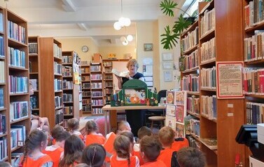 "Książki, kt&oacute;re uczą dobrych manier" - lekcja biblioteczna w Filii nr 1 8