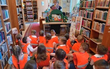 "Książki, kt&oacute;re uczą dobrych manier" - lekcja biblioteczna w Filii nr 1 9