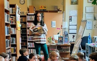 "Jak korzystać z biblioteki i dbać o książki" - lekcja biblioteczna w Filii nr 1 13