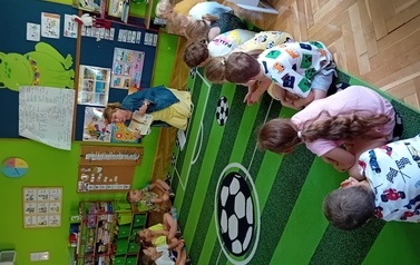 Wizyta Oddziału dziecięcego Biblioteki Gł&oacute;wnej w przedszkolu nr 6 1