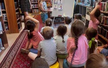 "Spotkanie z tw&oacute;rczością Jana Brzechwy" - lekcja biblioteczna w Filii nr 1 6