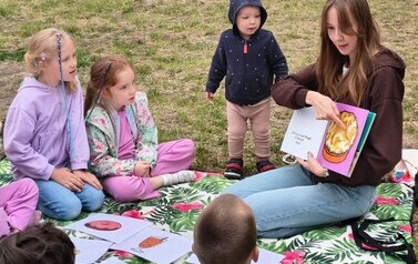 Z książką najlepiej na trawie! &ndash; zajęcia z Filią nr 4 i Early Stage 1