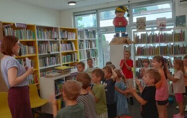 Lemurek zaprzyjaźnił się ze Smokiem Wawelskim w Filii nr 6 2