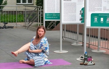 Literacka joga na tarasie Biblioteki Gł&oacute;wnej | sierpień w Książnicy Pruszkowskiej!- Oddział dla dorosłych (Kraszewskiego 13) 3
