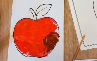"Zaczarowany świat jabłka" - warsztaty edukacyjno-artystyczne dla dzieci w Filii nr 1 12