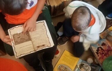 "Baśnie, kt&oacute;re znamy i lubimy" - lekcja biblioteczna w Filii nr 1 3
