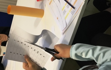 Cyfry i liczby &ndash; matematyczna podr&oacute;ż z Lokomotywą! relacja z warsztat&oacute;w Projektu Biblioteka- Portal Odkrywc&oacute;w. &bdquo;Biblioteka &ndash; Portal Odkrywc&oacute;w. Poznajemy świat przez doświadczenie&rdquo; 10