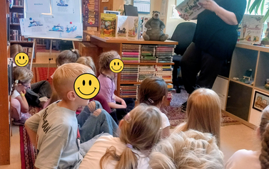 "Książki, kt&oacute;re bawią" - lekcja biblioteczna w Filii nr 1 11