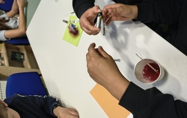Magnes i pole magnetyczne &ndash; naukowa przygoda z Nelą na kole podbiegunowym! 12