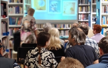 Spotkanie autorskie z Katarzyną Wyszomierską w Bibliotece Głownej - Oddziale dla Młodzieży i Dorosłych 24