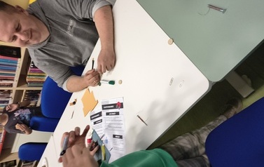 Magnes i pole magnetyczne &ndash; naukowa przygoda z Nelą na kole podbiegunowym! 5