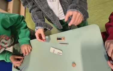 Magnes i pole magnetyczne &ndash; naukowa przygoda z Nelą na kole podbiegunowym! 13