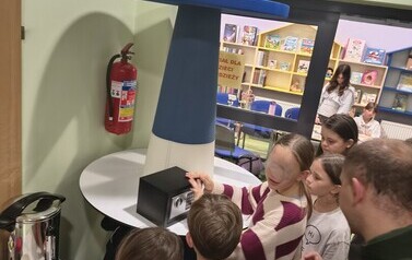 "Odciski palc&oacute;w i kryminalistyka" &ndash; detektywistyczna przygoda z Detektywem Pozytywką!  relacja z warsztat&oacute;w Projektu Biblioteka- Portal Odkrywc&oacute;w. &bdquo;Biblioteka &ndash; Portal Odkrywc&oacute;w. Poznajemy świat przez 2