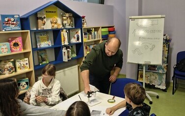 "Odciski palc&oacute;w i kryminalistyka" &ndash; detektywistyczna przygoda z Detektywem Pozytywką!  relacja z warsztat&oacute;w Projektu Biblioteka- Portal Odkrywc&oacute;w. &bdquo;Biblioteka &ndash; Portal Odkrywc&oacute;w. Poznajemy świat przez 18