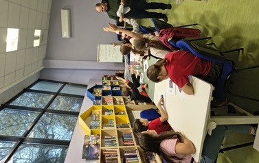 "Odciski palc&oacute;w i kryminalistyka" &ndash; detektywistyczna przygoda z Detektywem Pozytywką!  relacja z warsztat&oacute;w Projektu Biblioteka- Portal Odkrywc&oacute;w. &bdquo;Biblioteka &ndash; Portal Odkrywc&oacute;w. Poznajemy świat przez 26