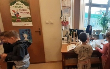 "W krainie bajek" - lekcja biblioteczna w Filii nr 1 2
