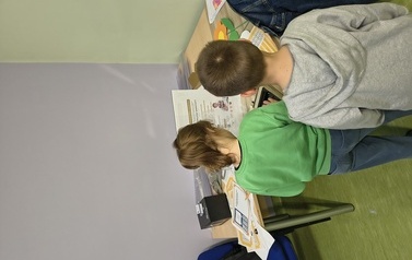 Odciski palc&oacute;w i tajniki kryminalistyki &ndash; detektywistyczna misja z Detektywem Pozytywką! 11