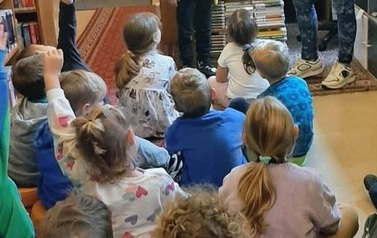 "Gdyby książki mogły m&oacute;wić" - lekcja biblioteczna w Filii nr 1 6