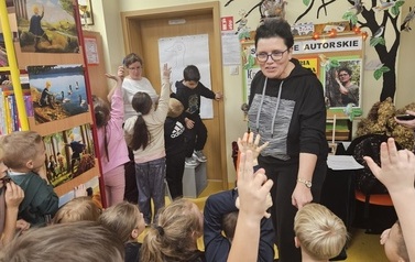 Spotkanie autorskie z Marią Mazińską w Szkole Podstawowej nr 4 4