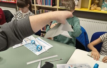 Aerodynamika &ndash; dlaczego to lata? Kosmiczna przygoda z Pilotem Pirxem!&nbsp;Relacja z warsztat&oacute;w Projektu Biblioteka - Portal Odkrywc&oacute;w. &bdquo;Biblioteka &ndash; Portal Odkrywc&oacute;w. Poznajemy świat przez doświadczenie&rdquo; 11
