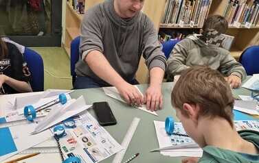 Aerodynamika &ndash; dlaczego to lata? Kosmiczna przygoda z Pilotem Pirxem!&nbsp;Relacja z warsztat&oacute;w Projektu Biblioteka - Portal Odkrywc&oacute;w. &bdquo;Biblioteka &ndash; Portal Odkrywc&oacute;w. Poznajemy świat przez doświadczenie&rdquo; 16
