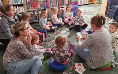 Lekcja biblioteczna. Przedszkole Miejskie Intgracyjne nr 5 1