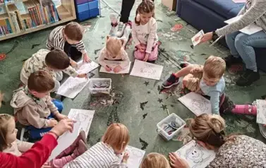 Lekcja biblioteczna. Przedszkole Miejskie Intgracyjne nr 5 5