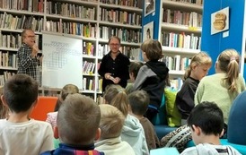 Jak zbudowana jest książka?  Wizyta uczni&oacute;w klasy ze Szkoły Podstawowej nr 4 w Pruszkowie. 2