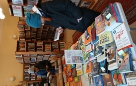 Mikołajkowy kiermasz taniej książki w Filii nr 1 4